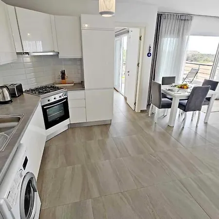 Thalassa Sea View דירה