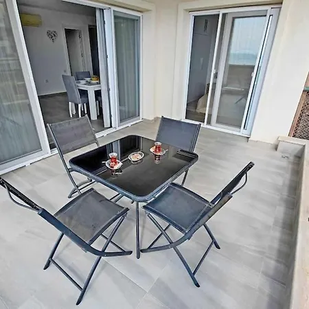 Thalassa Sea View דירה *