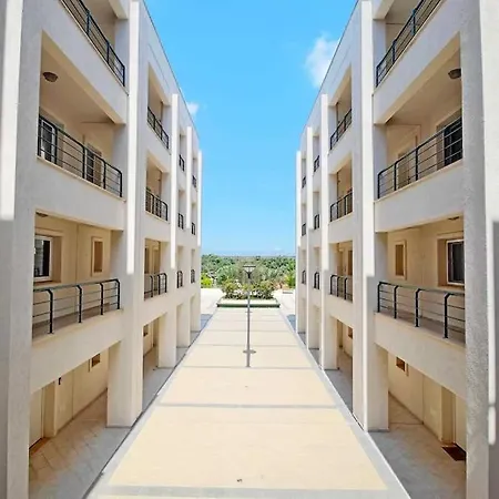 Thalassa Sea View דירה *